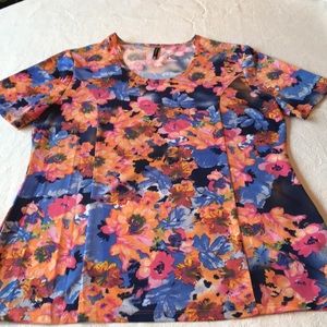 Woman’s floral top. Short sleeve